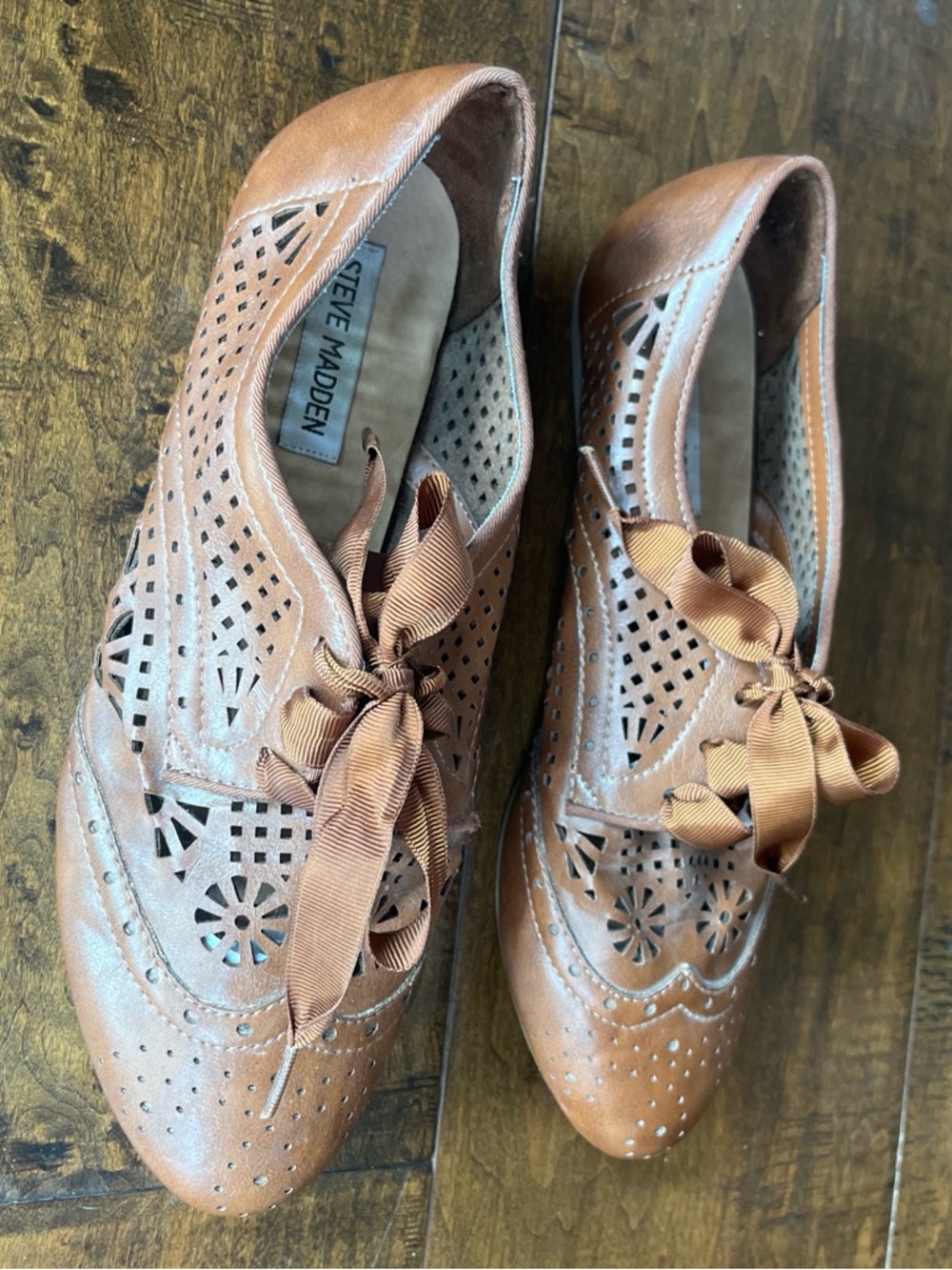 Steve Madden tan leather brogues with cutouts and ribbon laces - Picture 4 of 5